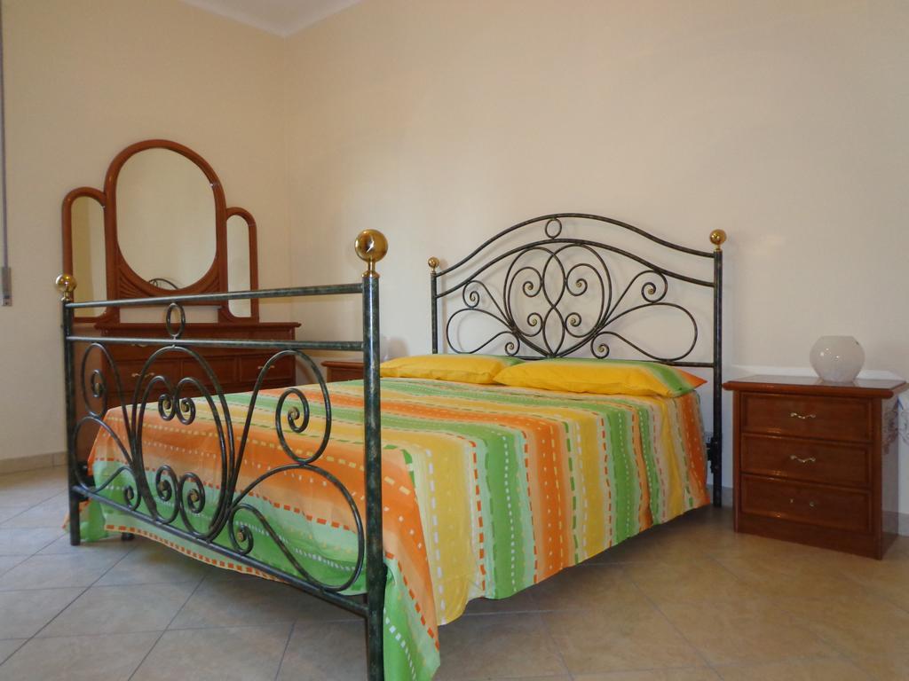 Appartamento Vacanze Κατάνια Δωμάτιο φωτογραφία